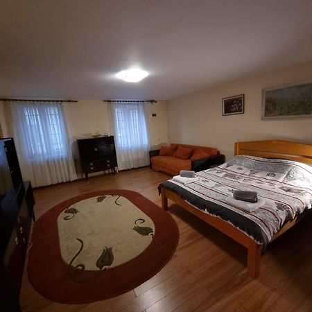 R Castle - 2 Room Apartment Brașov Exterior foto